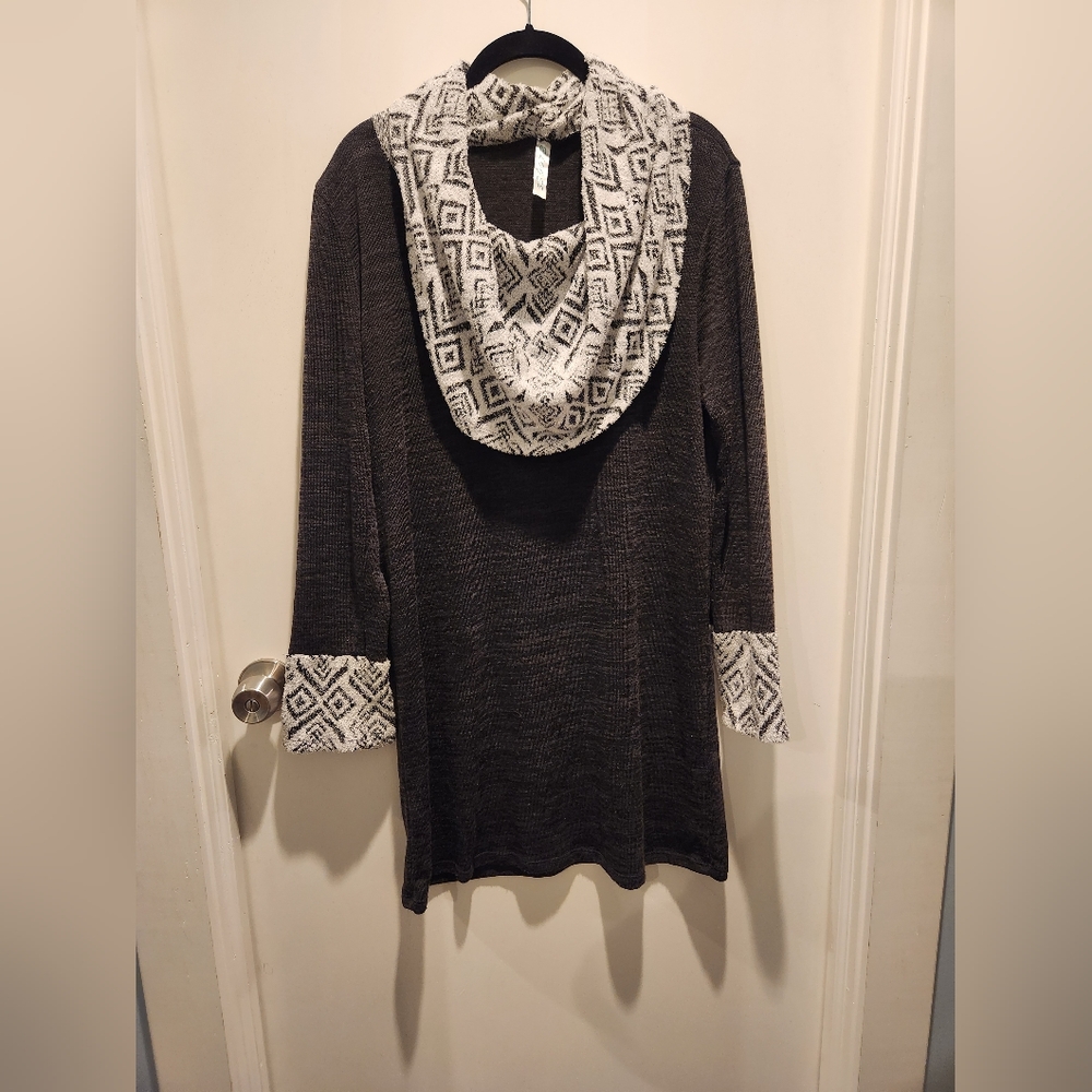 Eloges lightweight sweater tunic, size XL, grey with patterned cuffs and…